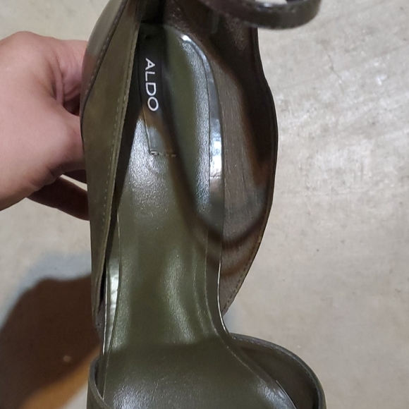 Shoes - Picture 4 of 5